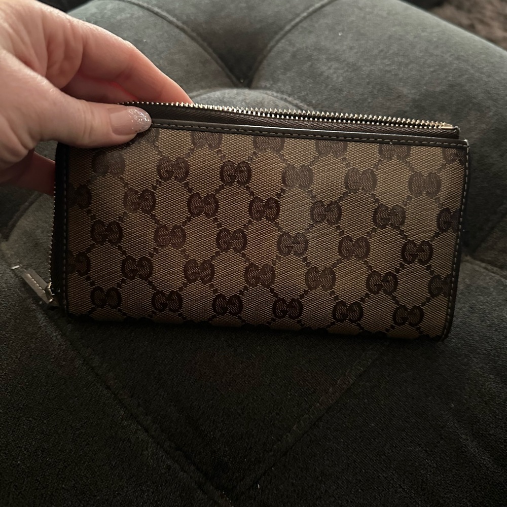 Authentic Gucci Patent leather wallet EUC